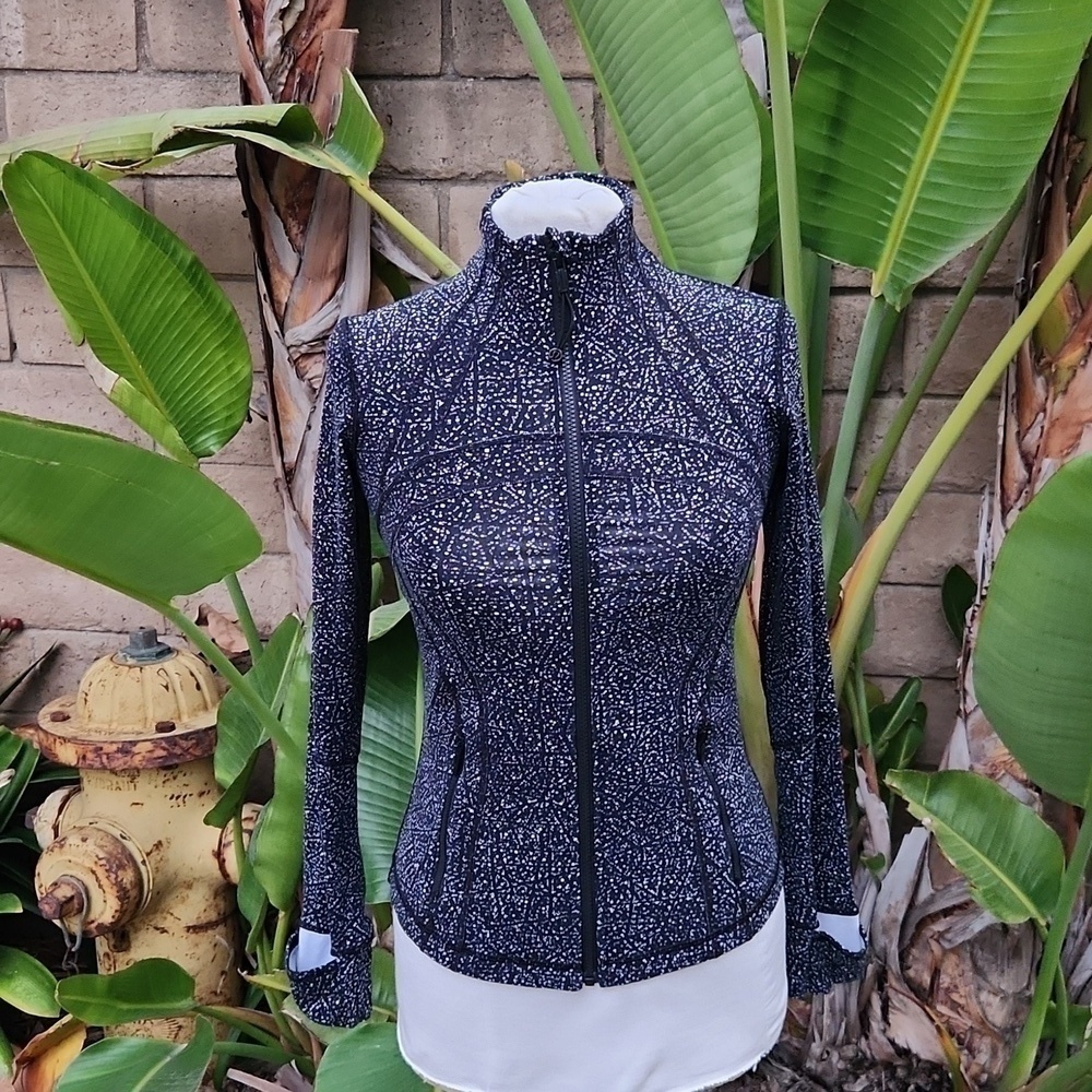 LULULEMON Classic DEFINE Jacket size 6 FREE SPIRIT Black Ice Gray *NULUX